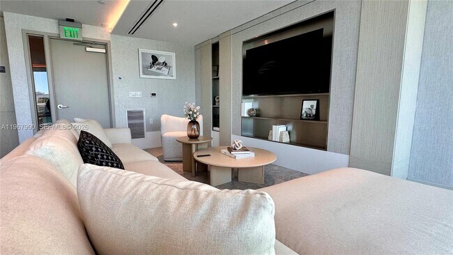 Building Photo - 9201 E Bay Harbor Dr