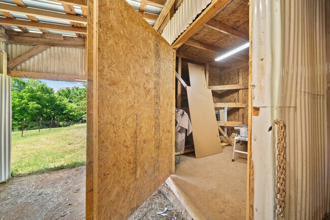 Building Photo - 8631 Mascot Rd