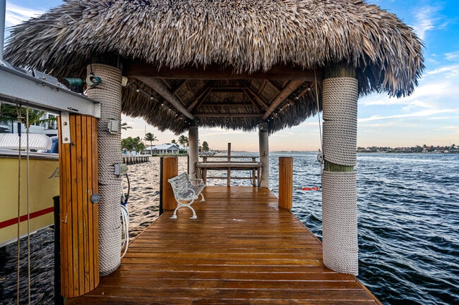 Building Photo - 844 East Dr