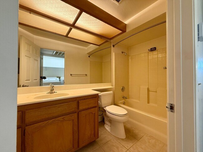 Building Photo - Spacious 2 BED 2 BATH Condo! Two-Car Tandem Garage! Central AC! In Unit Washer/Dryer!