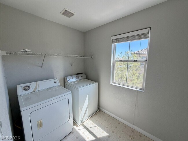 Building Photo - 1232 Little Boy Blue Ave