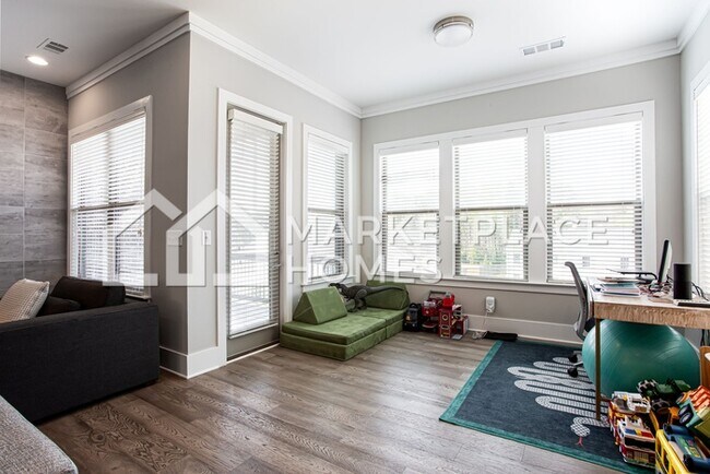 Building Photo - 3594 Parkhaven Pl