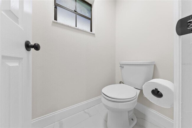 Building Photo - 3253 Oak Point Cir