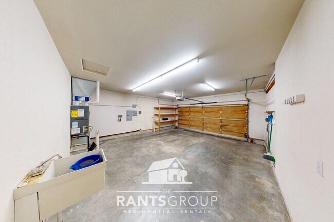 Building Photo - Lovingly cared for 3-bedroom, 1.75-bath ra...