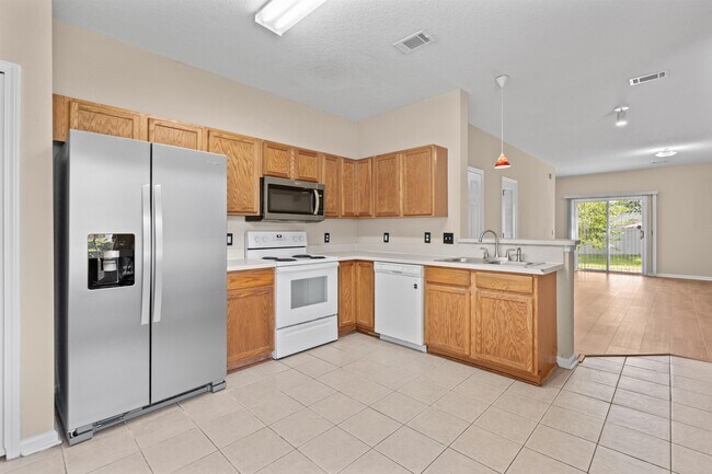 Building Photo - 313 Scrub Jay Dr