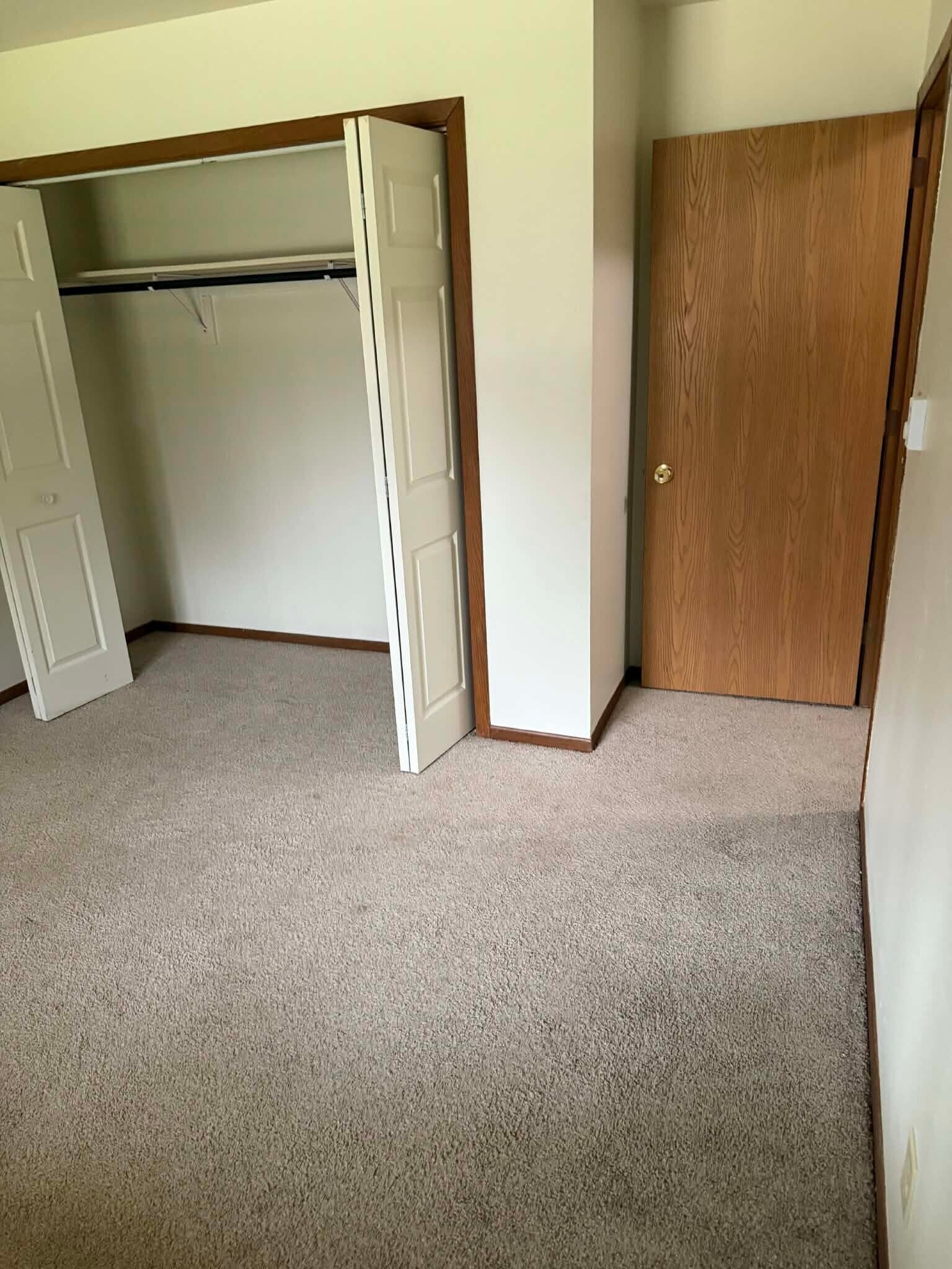 Building Photo - 700 Meadow Ln