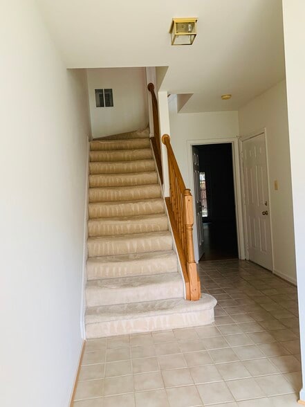 Building Photo - 907 Hidden Moss Dr