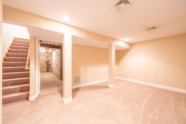 Building Photo - Modern 2 Bedroom Condo with Ensuite Baths ...
