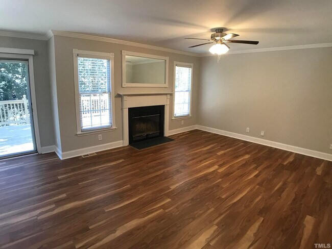 Building Photo - 105 Sandy Creek Ct