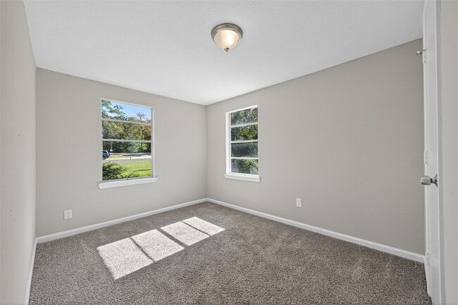 Building Photo - 1305 St Lawrence River Rd