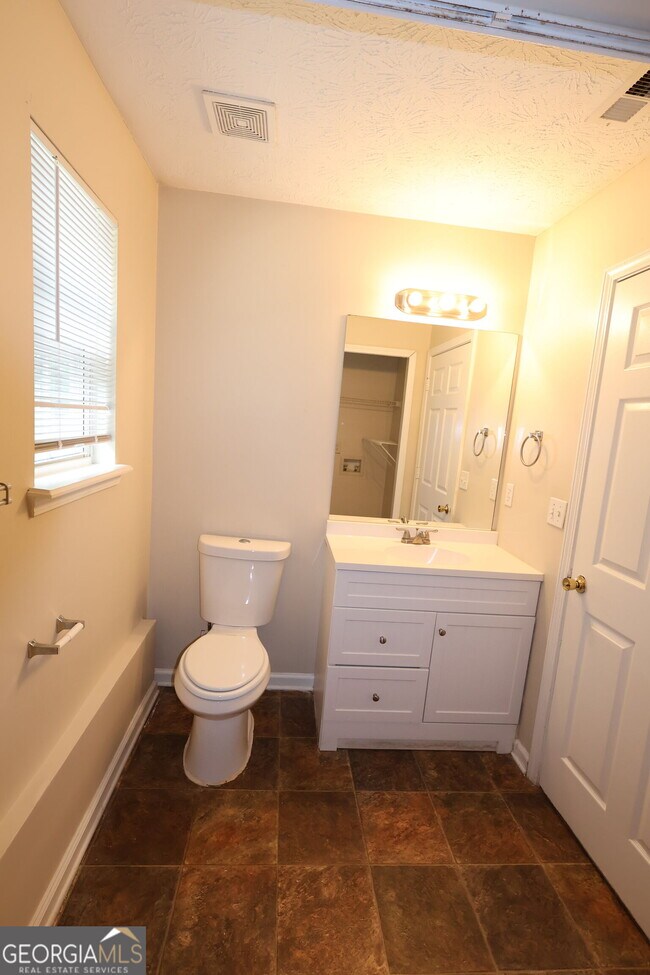 Building Photo - 3044 Lake Park Trail