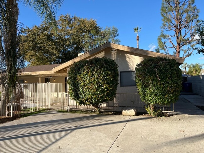 Building Photo - SOUTHWEST BAKERSFIELD