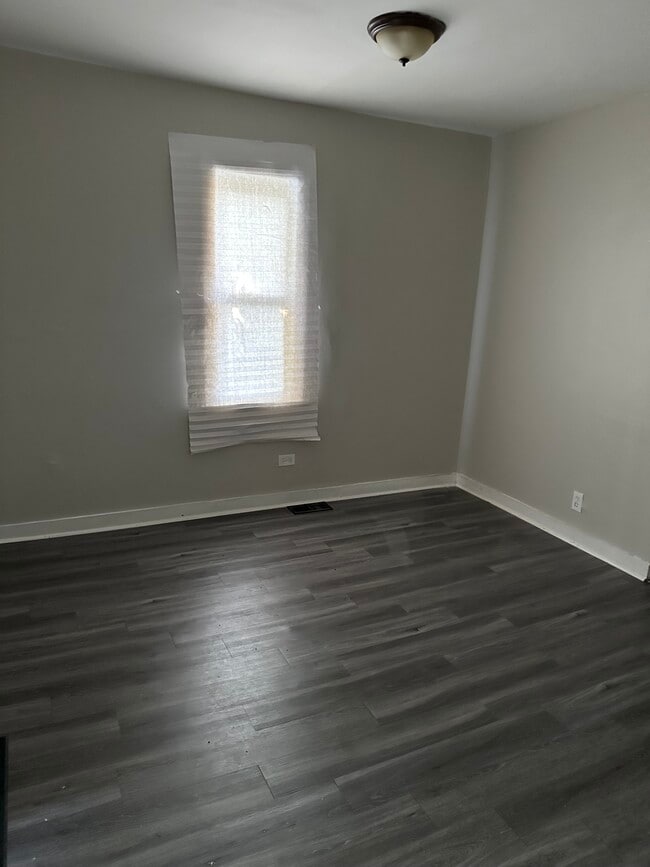 Building Photo - 1225 W 108th St