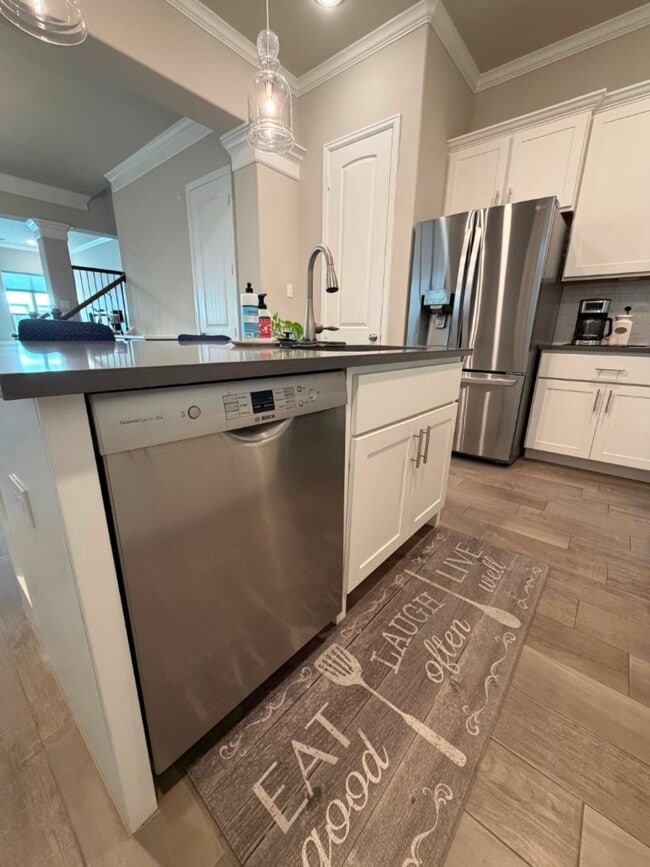 Building Photo - 4610 Center St