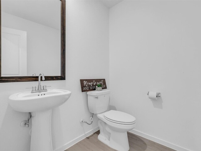 Building Photo - 25344 Carnation Ct