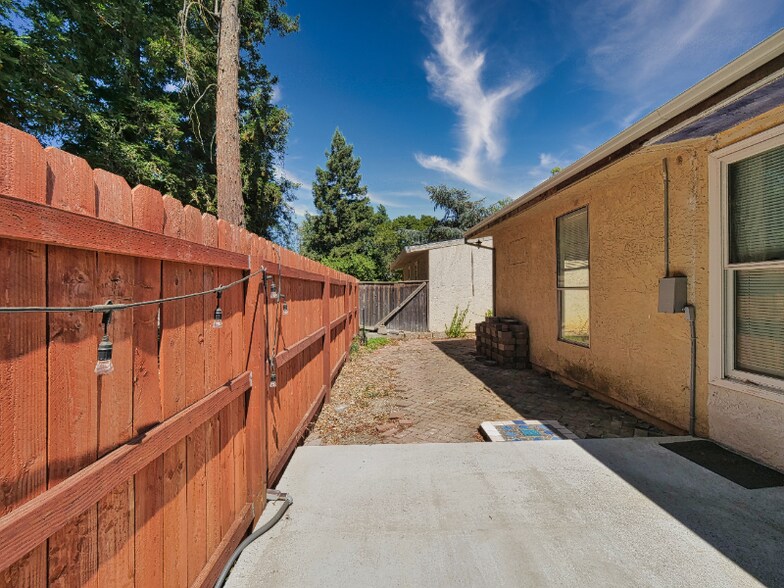 Building Photo - 1937 Gauguin Pl