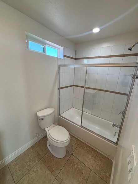 Building Photo - 1029 W 65th Pl