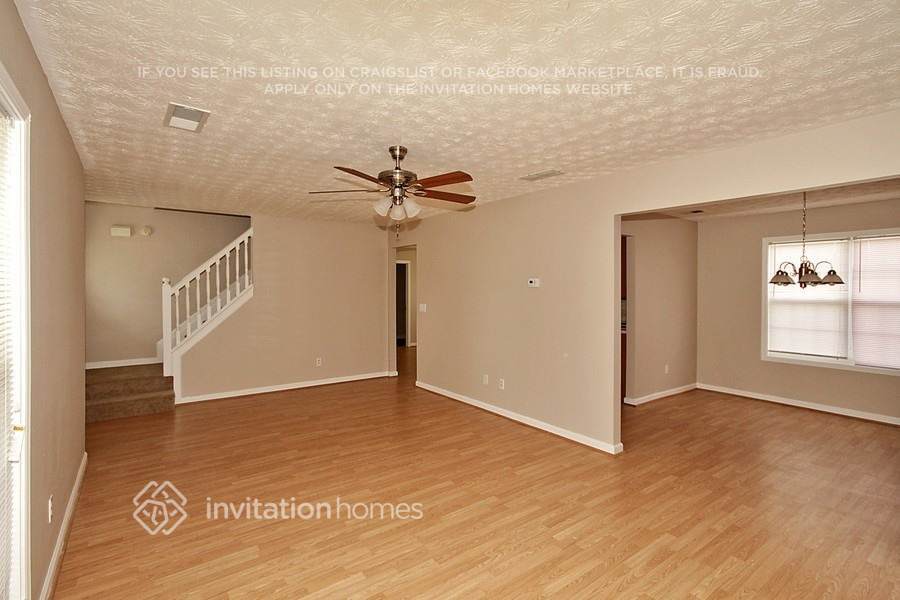 Building Photo - 1807 Summit Creek Way