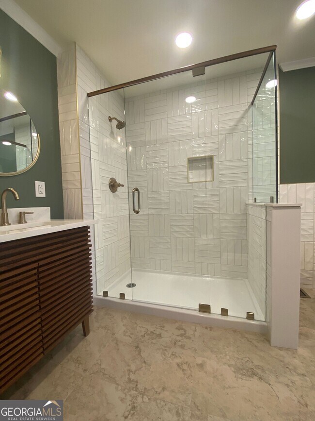 Building Photo - 297 Macon Ave