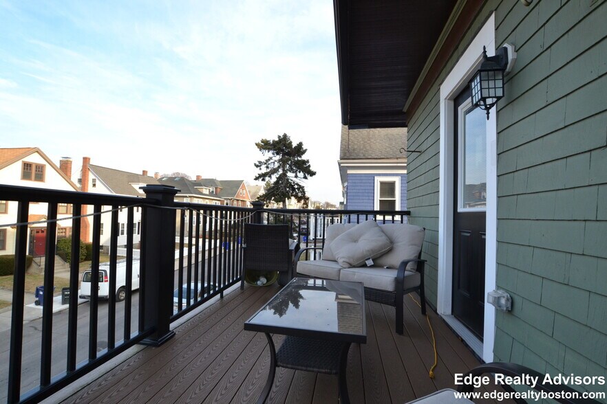 Building Photo - 9 Mapleton St