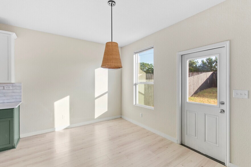 Dining Area - 11831 Burnett Rnch