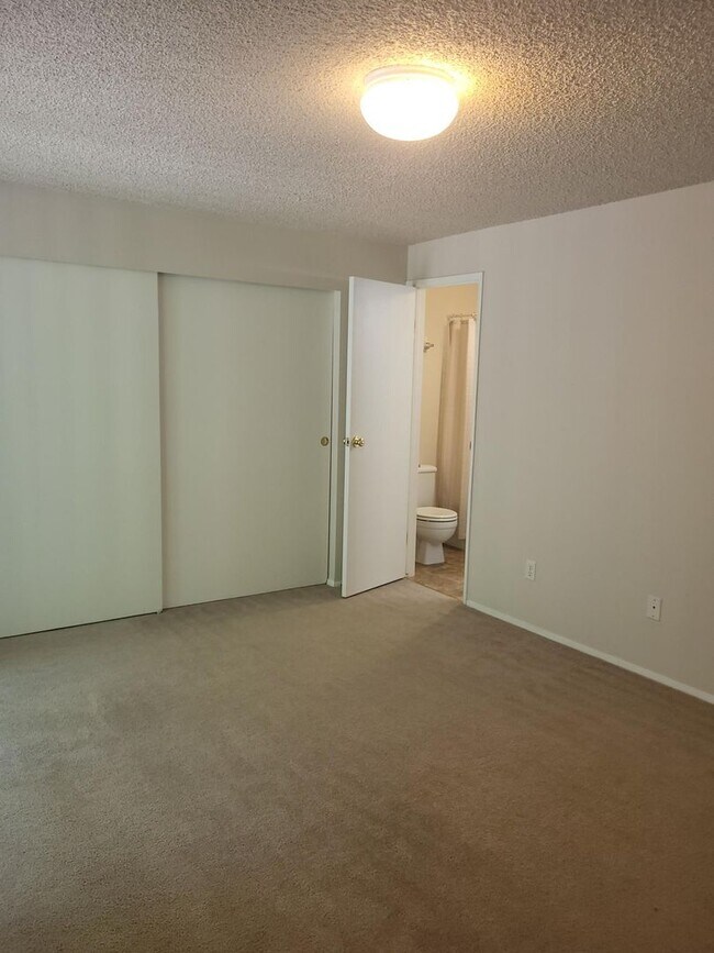Building Photo - Watts-8309 Villa