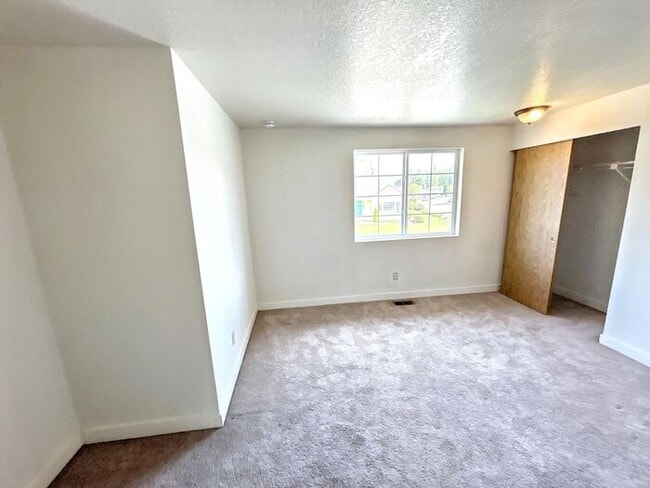 Building Photo - Beautiful 4 bed & 2 bath home in Kent WA!!
