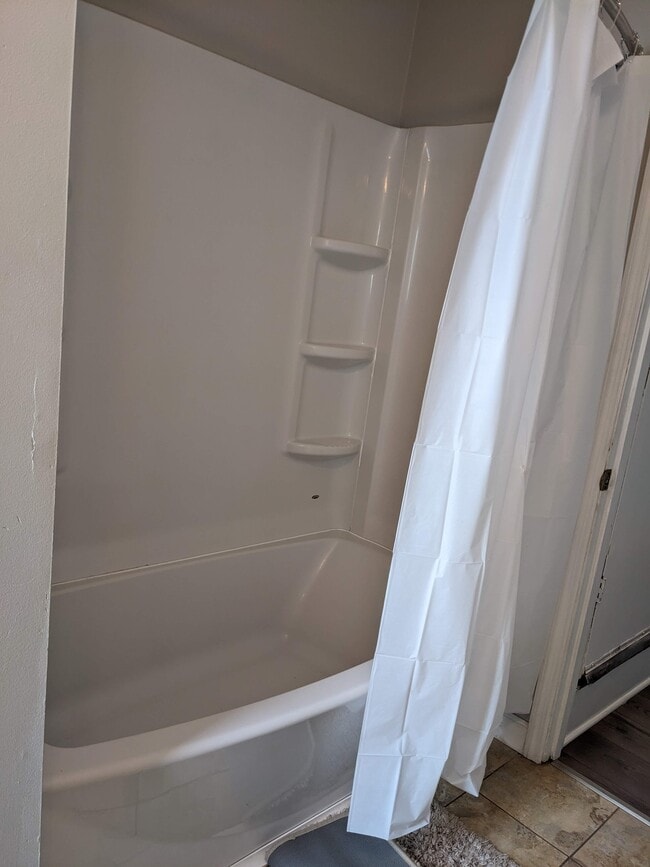 Building Photo - 329 N 2nd St