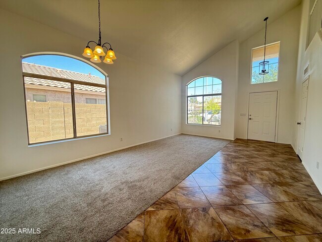 Building Photo - 2346 S Navajo Way
