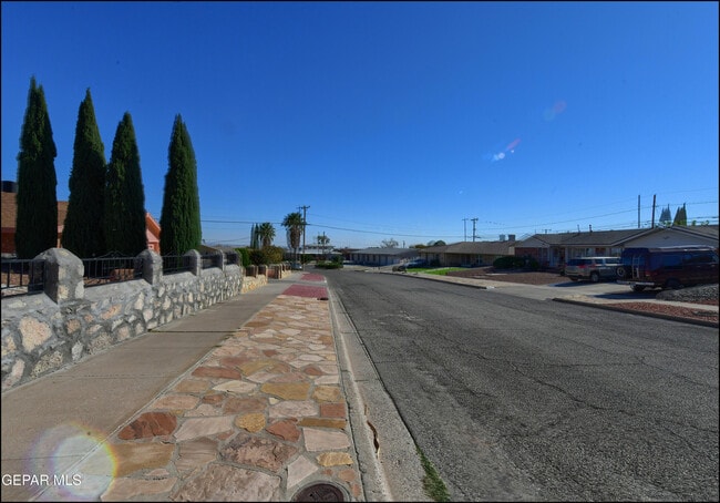 Building Photo - 3433 Clearview Ln