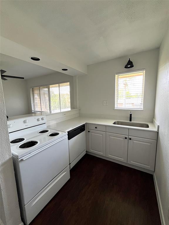 Building Photo - 3304 Red River St