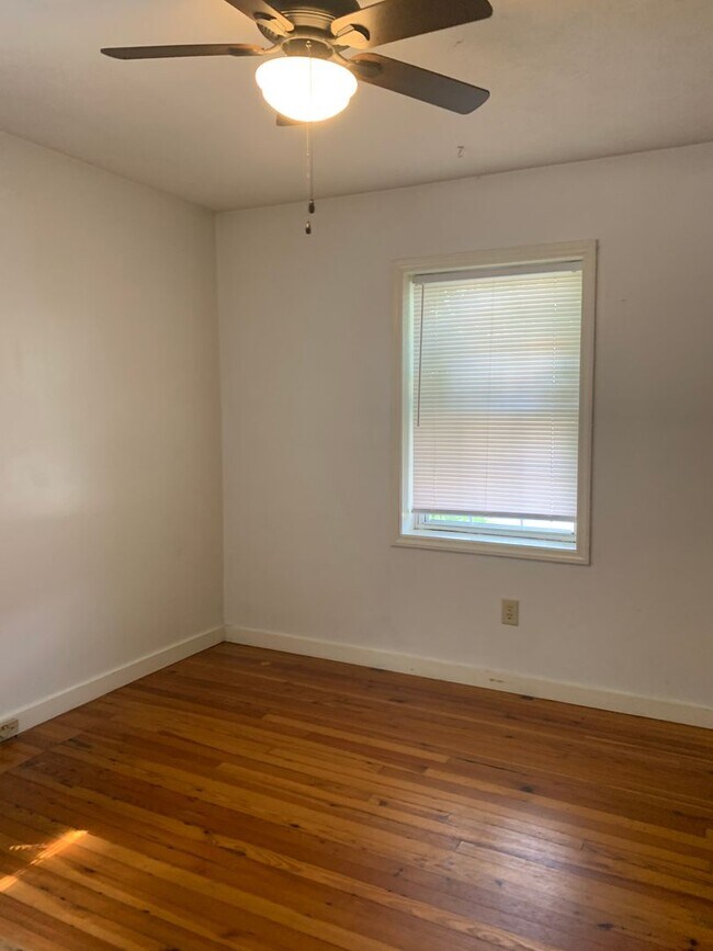 Building Photo - 718 Poplar Grove Rd