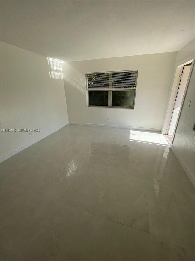 Building Photo - 505 N 24th Ave