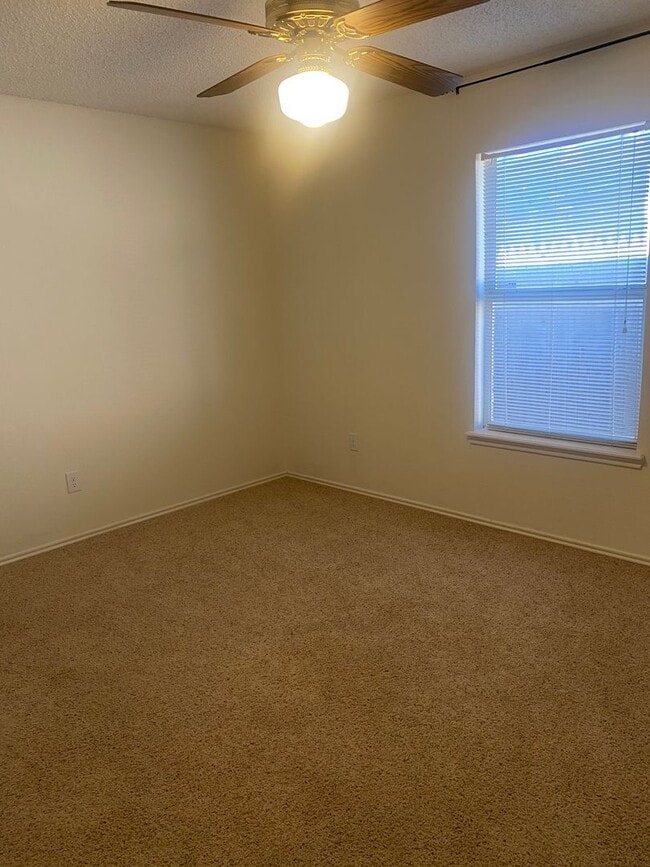 Building Photo - 3 bed 2 bath - Frenship ISD