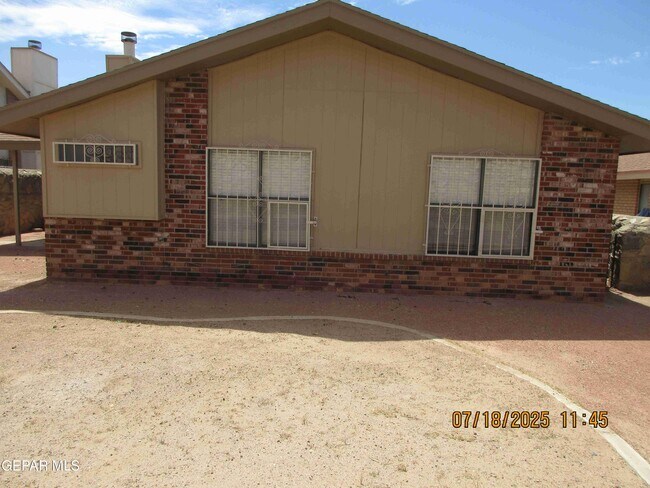 Building Photo - 1465 Sierra De Oro Dr