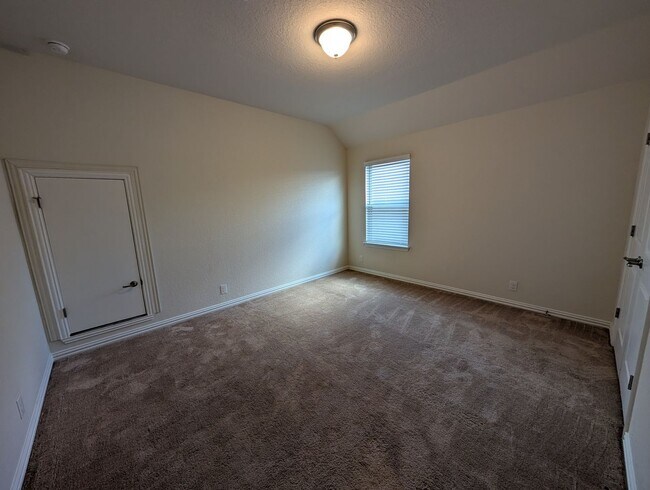 Building Photo - 4/2.5/2 with Large Game Room / Near Gruene...