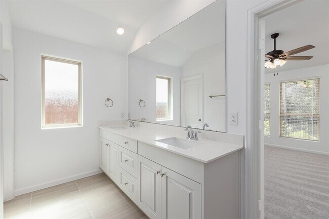 Building Photo - 28809 Mount Bonnell Dr