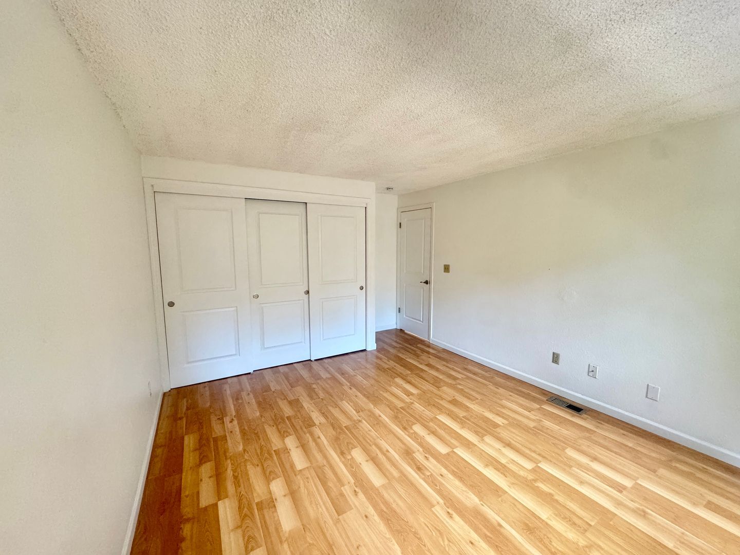 Building Photo - AK Duplex