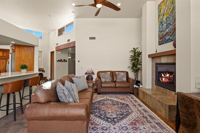 Building Photo - Vacation Rental- 30 Day rental