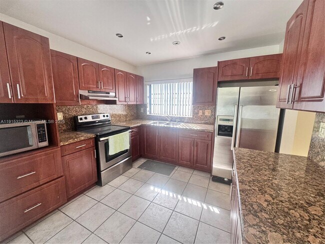 Building Photo - 2715 SW 119th Ct