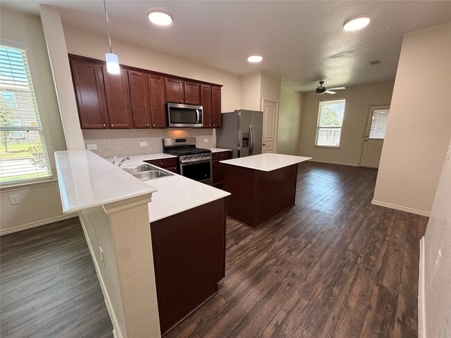 Building Photo - 4622 Champions Landing Dr