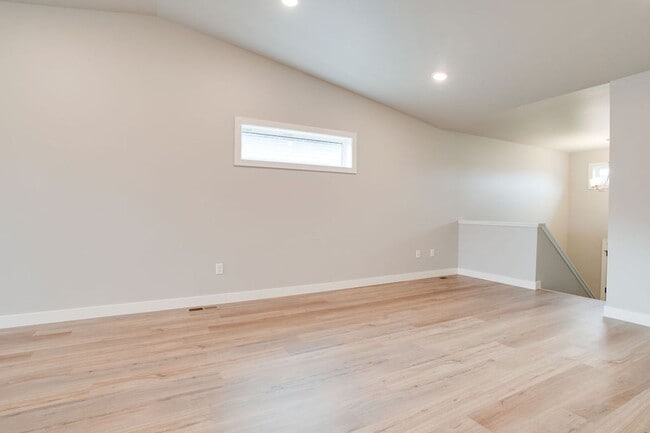 Building Photo - Modern 4-Bedroom Home in Moorhead