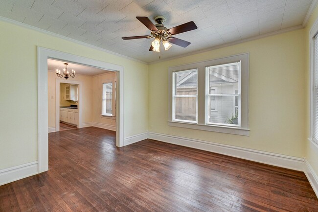 Building Photo - Charming 3-Bedroom Cottage in The Heights