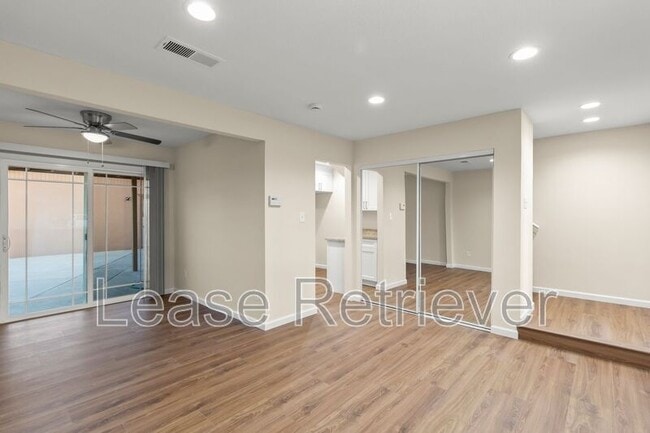 Building Photo - 990 Palm Cir