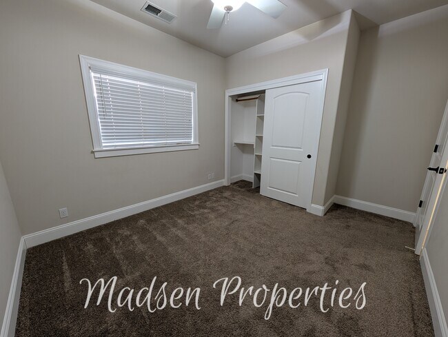 Building Photo - 7 Redeemers Loop