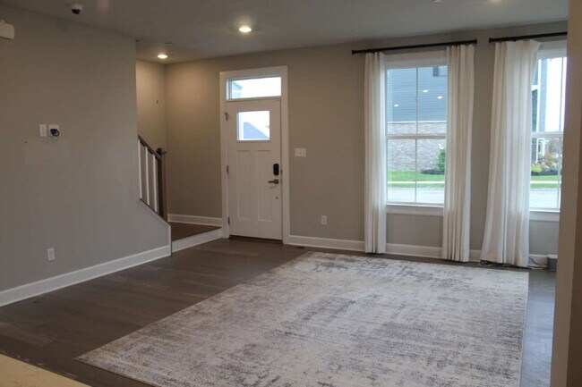 Building Photo - Exquisite 3-Bed Townhouse in Moon Township...