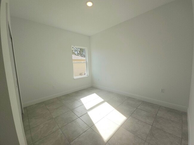 Building Photo - 7130 N Cricket Dr