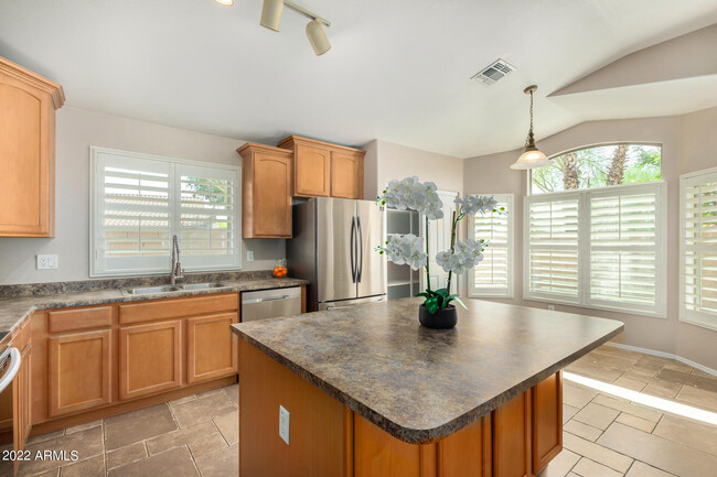 Building Photo - 433 E Jasper Dr