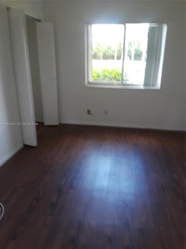 Building Photo - 107 Gardens Dr