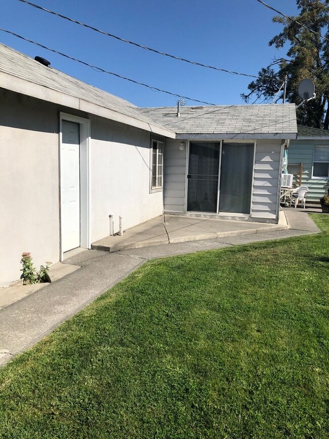 Primary Photo - 704-704 W 4th Ave